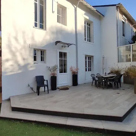 Maison Typique - Marche, Port Et La A 200m Holiday home