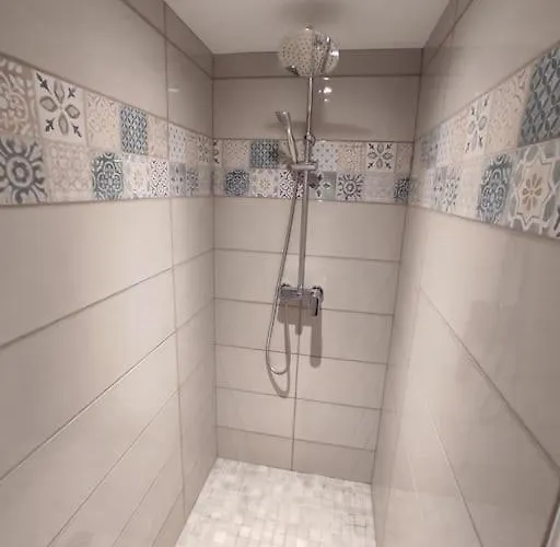 Holiday home Maison Typique - Marche, Port Et La A 200m