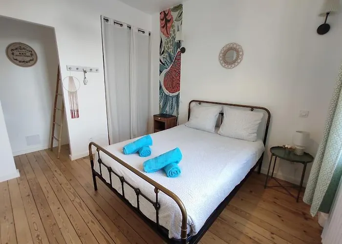 Maison Typique - Marche, Port Et La A 200m