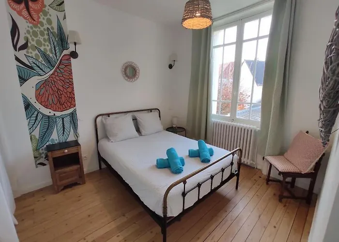 Holiday home Maison Typique - Marche, Port Et La A 200m