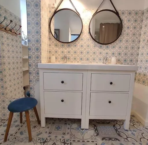 Maison Typique - Marche, Port Et La A 200m