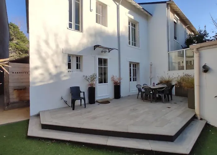 Maison Typique - Marche, Port Et La A 200m Holiday home