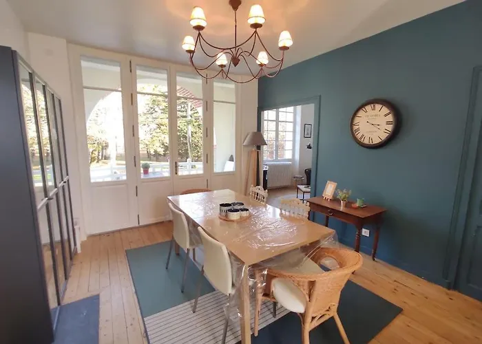 Maison Typique - Marche, Port Et La A 200m